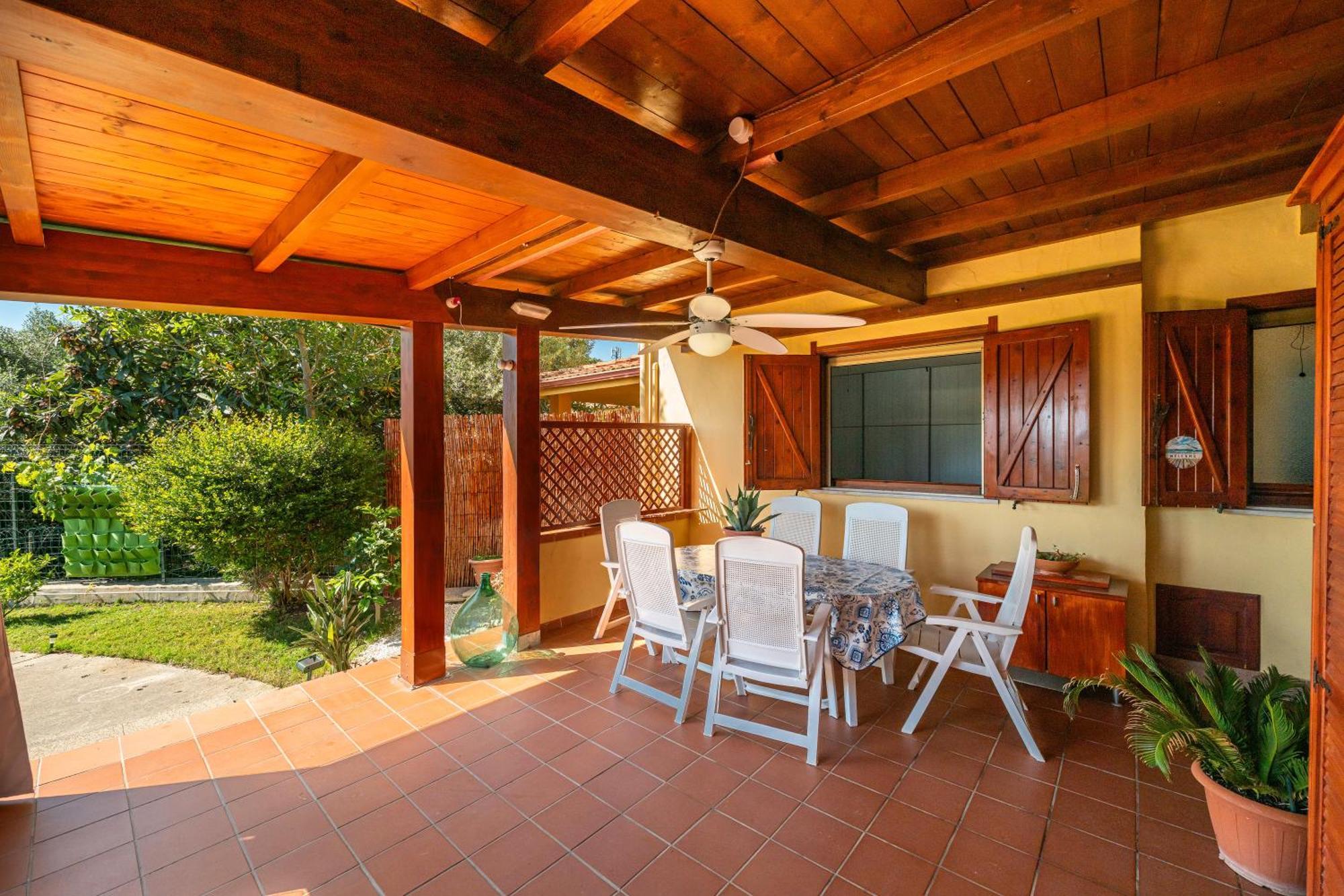 Casa Vacanza Mar Mediterraneo Quartu SantʼElena Exterior foto
