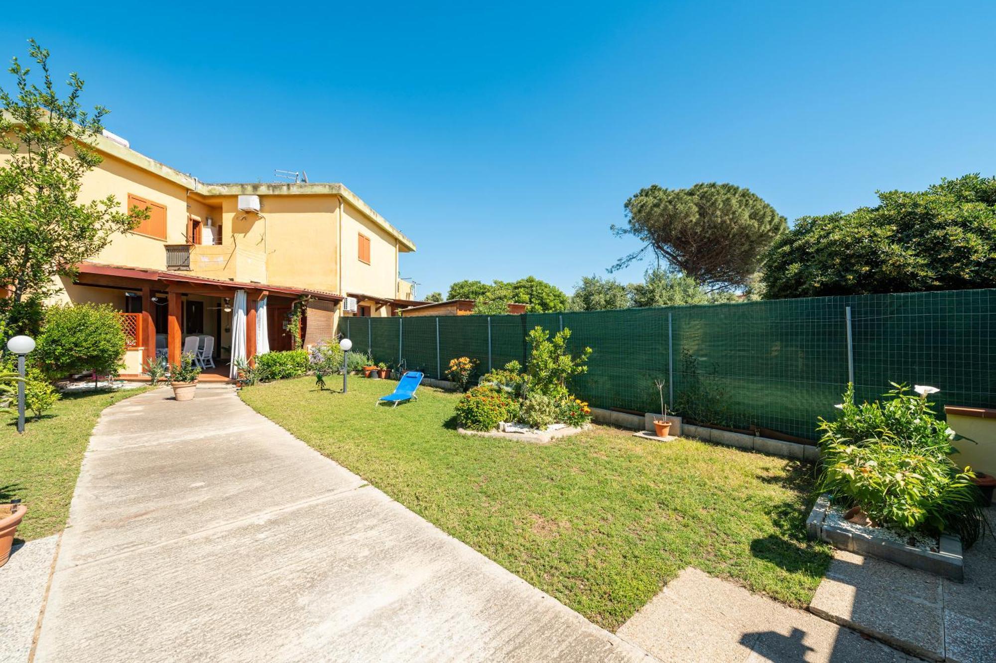Casa Vacanza Mar Mediterraneo Quartu SantʼElena Exterior foto